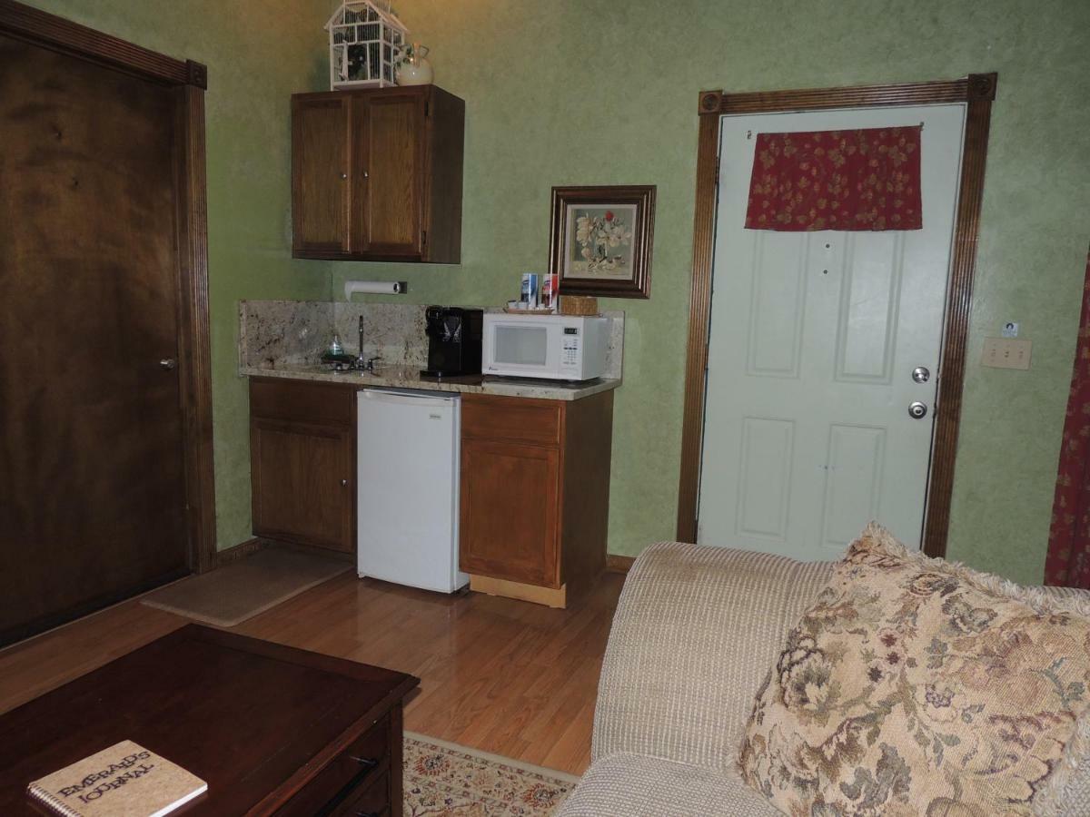 The Whispering Pines Inn Norman Εξωτερικό φωτογραφία
