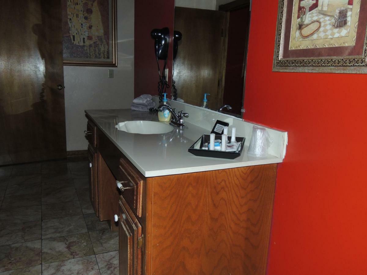The Whispering Pines Inn Norman Εξωτερικό φωτογραφία