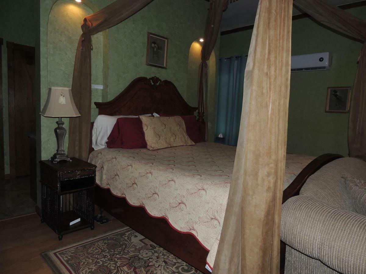 The Whispering Pines Inn Norman Εξωτερικό φωτογραφία