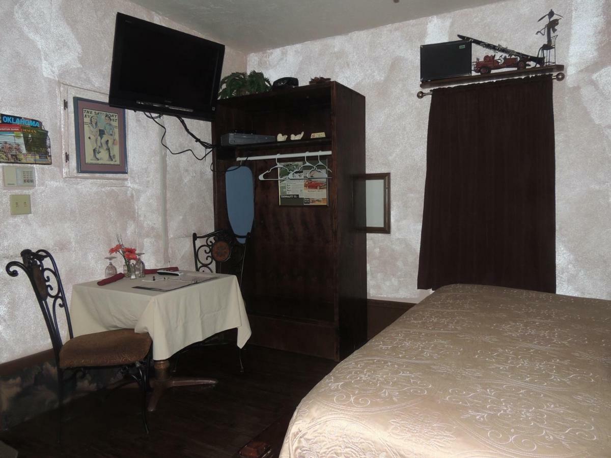 The Whispering Pines Inn Norman Εξωτερικό φωτογραφία