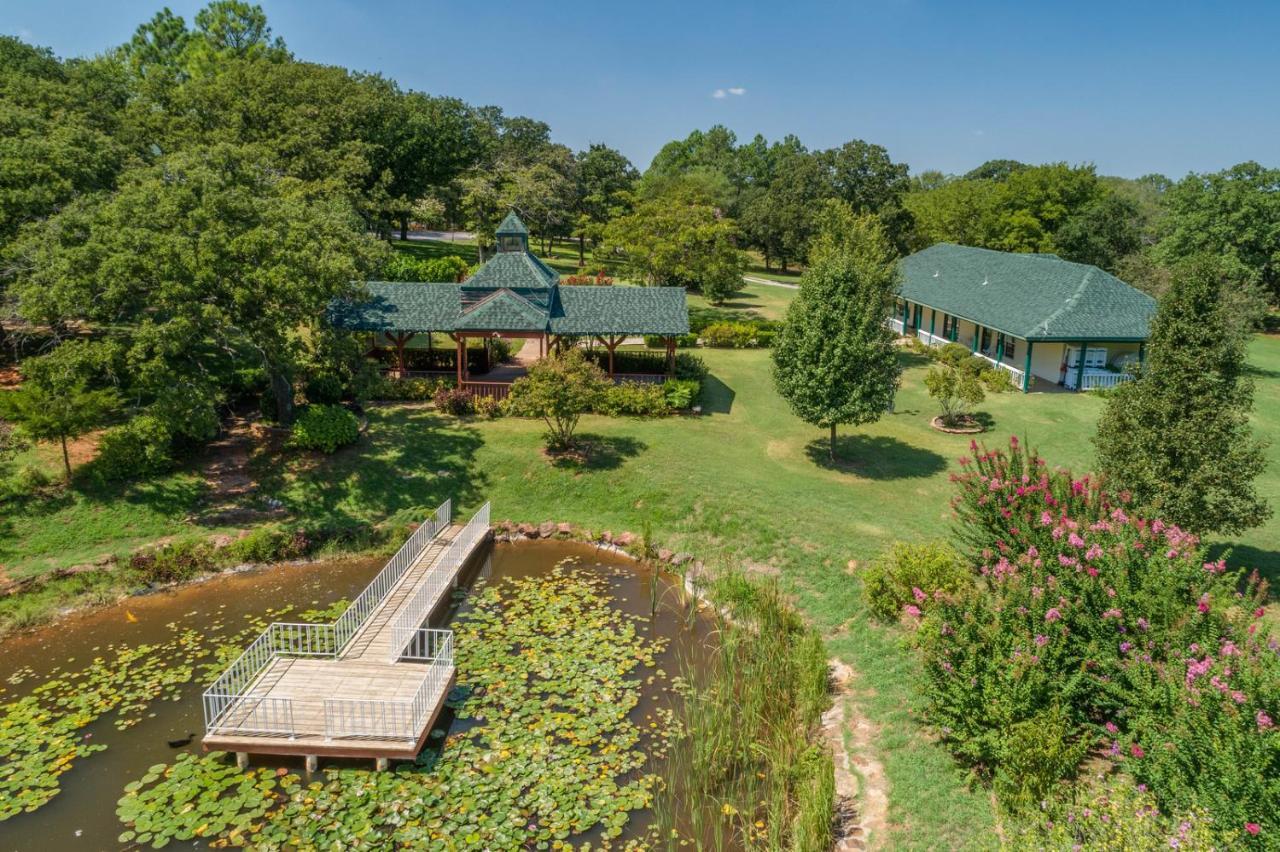 The Whispering Pines Inn Norman Εξωτερικό φωτογραφία